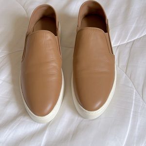 Vince camel leather round toe slip on sneaker NWOT size 7 medium
